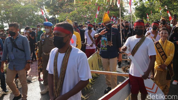 Puncak Festival Pesona Meti Kei 2021 yang rangkaiannya berlangsung sejak 21 Oktober ditutup dengan berbagai penampilan seni tradisional masyarakat Kei.  Puncak Festival Pesona Meti Kei 2021 yang rangkaiannya berlangsung sejak 21 Oktober ditutup dengan berbagai penampilan seni tradisional masyarakat Kei. Â