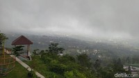 Pemandangan yang disajikan Ketep Pass.