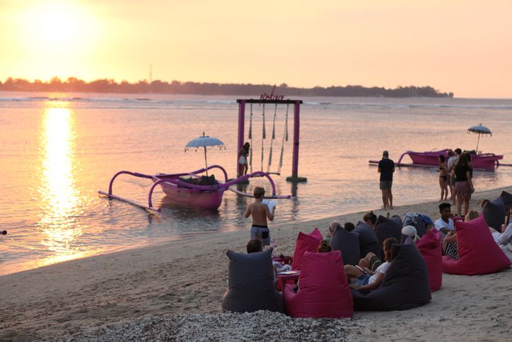 6 Tips Mengunjungi Beach Club untuk Dapat Momen Terbaik