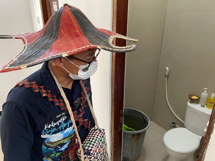 Kerennya Toilet di Raja Ampat