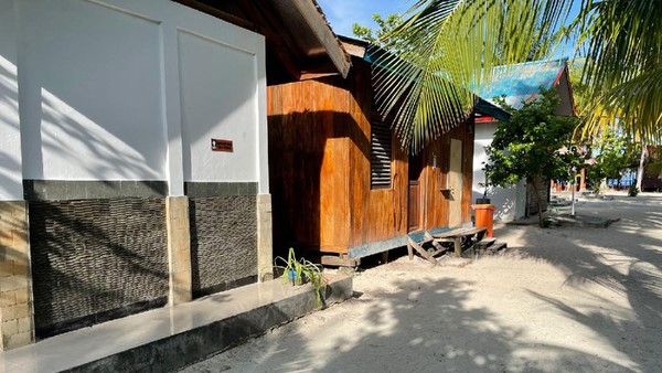 Di salah satu desa wisata di Raja Ampat, Kampung Arborek namanya, ada toilet bertaraf internasional.