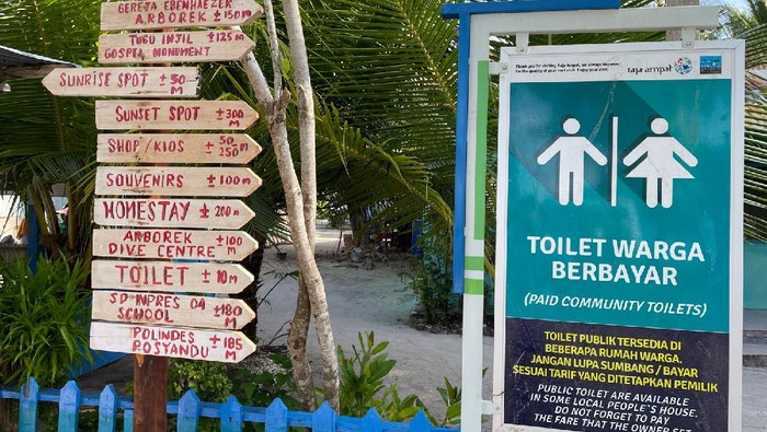 Toilet Keren di Raja Ampat Toilet keren di Waisai Raja Ampat, sudah berstandar internasional