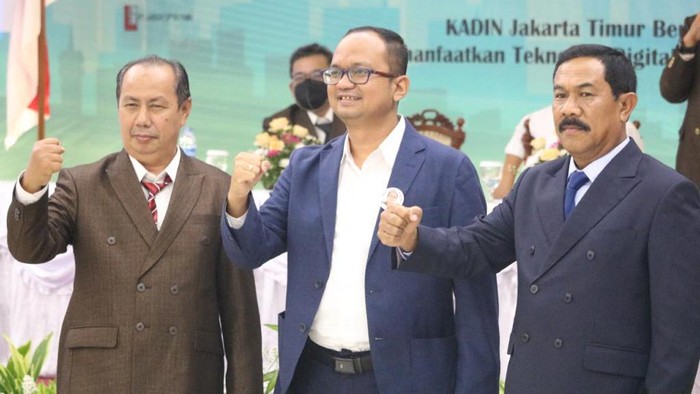 Upaya Kadin Jaktim Bersatu Hadapi Tantangan Ndinta Herry Pramana Anta Ginting menyampaikan apresiasi atas amanat dan mandat sebagai Ketua Umum Kadkn Jakarta Timur periode 2021-2026.