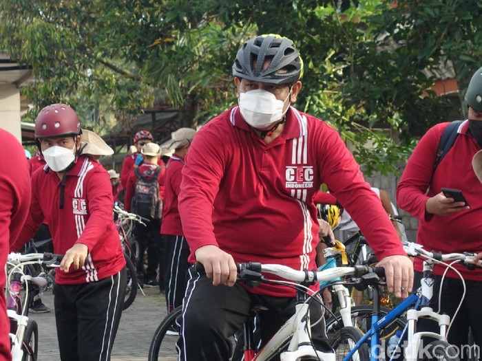 Rapat kerja KPK di Yogayakarta masih berlanjut hingga hari ini. Di hari ketiga ini, agendanya yakni outdoor team building dengan bersepeda diselingi game.