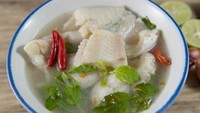 Saat sedang tak enak badan dan mau sajian berkuah nikmat, ikan kuah asam pedas ini bisa kamu coba. Membuatnya juga praktis dengan bahan utama fillet ikan gurame, dory, atau kakap. Ini dia resep ikan kuah asam pedas. Foto: iStock 