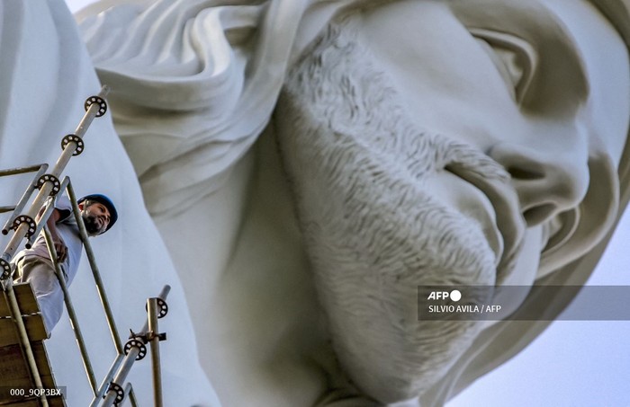 View of the Christ the Protector statue under construction in Encantado, Rio Grande do Sul state, Brazil, on October 29, 2021. - The statue will be larger than Rio de Janeiro's Christ the Redeemer and the third-largest in the world. (Photo by SILVIO AVILA / AFP)