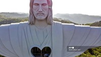 Bahkan patung Christ the Protector atau dalam bahasa Indonesia yang berarti Yesus Kristus Sang Penjaga juga disebut terbesar ketiga di dunia.  Foto: AFP/SILVIO AVILA