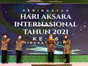Momen Gubernur Khofifah Hadiri Puncak Peringatan Hari Aksara di Banyuwangi