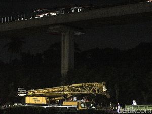 Begini Proses Evakuasi LRT yang Tabrakan di Cibubur