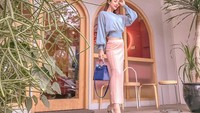Bella juga suka mengunjungi kafe yang cantik dan hits. Salah satunya Kedjora Coffee, coffee shop milik Ivan Gunawan. Foto: Instagram @bellaapriliasant