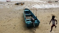 Desa wisata ini memiliki pantai terhalus di dunia.