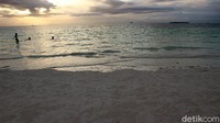 Namun, keindahan bawah laut yang berada di wilayah Desa Wisata Ngilngof itu belum terekspos dengan baik. Alasannya karena buruknya jaringan internet di Kabupaten Maluku Tenggara.