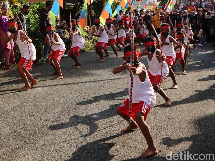 Berkunjung ke Desa Wisata Ngilngof