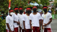 Desa Wisata Ngilngof hanya berjarak 15 KM atau dapat ditempuh selama kurang dari 20 menit dari Kota Langgur.