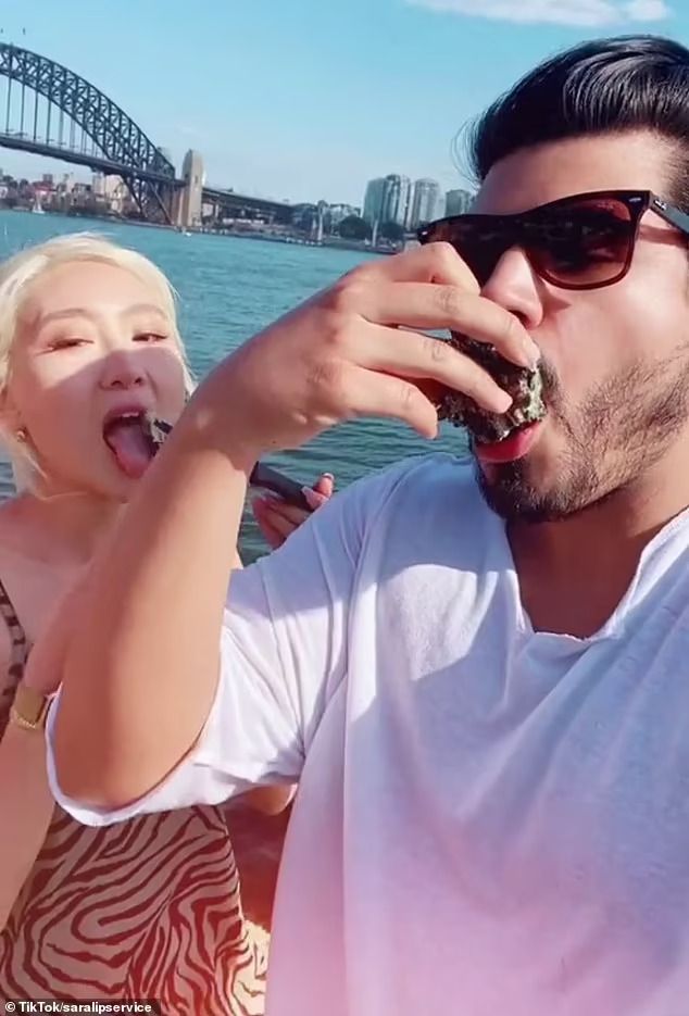 Demi Konten, Orang-orang Ini Rela Makan Tiram dari Laut Tercemar Racun