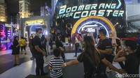 Kini PPKM yang turun level membuat orang tua mengajak anaknya untuk menikmati libur akhir pekan di Trans Studio Cibubur.