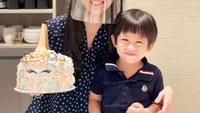  Walaupun memantapkan pilihan untuk berpisah, keduanya berjanji untuk tidak melalaikan tugasnya sebagai orang tua. Kini fokus keduanya akan dialihkan untuk anak mereka, Kyrie. Foto: Instagram/putriuna