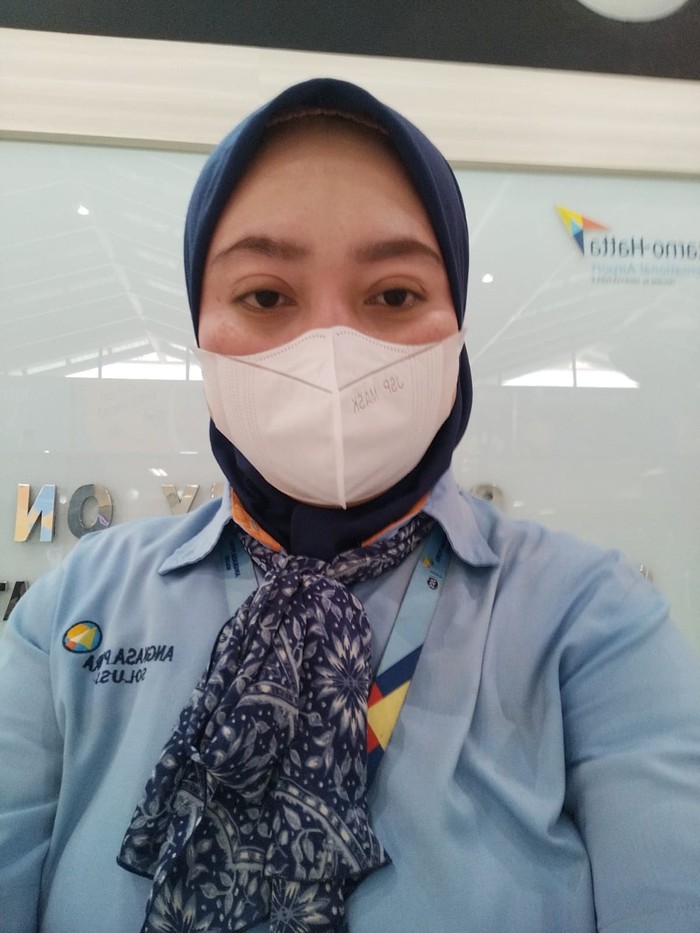 Halimah, cleaning service Bandara Soekarno-Hatta yang menemukan cek Rp 35,9 miliar milik penumpang
