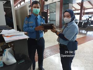 Simak Lagi Pesan Kejujuran Halimah, Cleaning Service Kembalikan Cek Rp 35,9 M