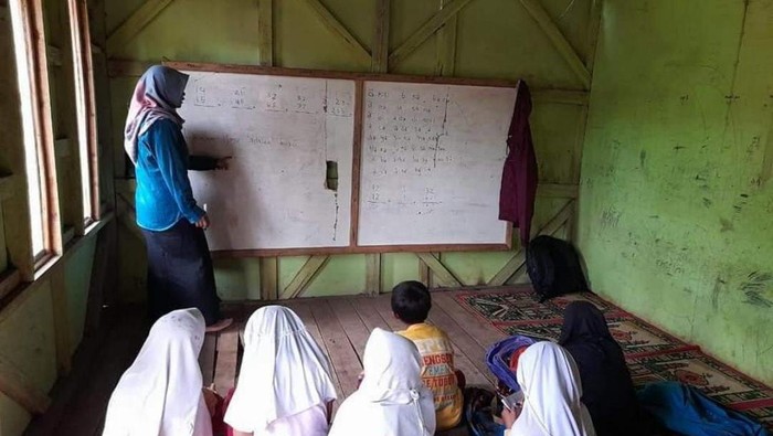 Isop, anak penjual cuanki yang dirikan sekolah gratis