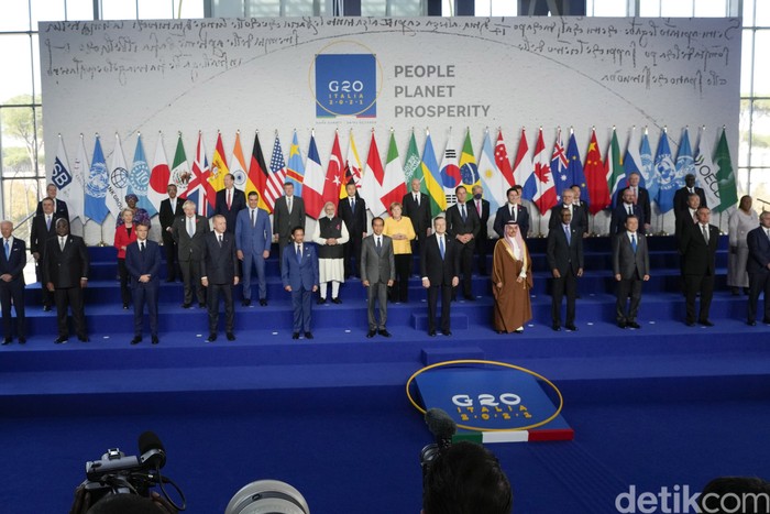 German Chancellor Angela Merkel and other world leaders gather fro a group picture at the La Nuvola conference center for the G20 summit in Rome, Saturday, Oct. 30, 2021. The two-day Group of 20 summit is the first in-person gathering of leaders of the world's biggest economies since the COVID-19 pandemic started. (AP Photo/Kirsty Wigglesworth, Pool)