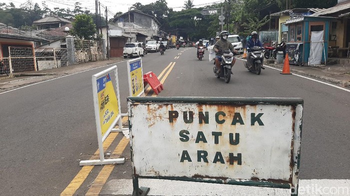 Kawasan Wisata Puncak Bogor Padat, Polisi Berlakukan One Way Arah Jakarta