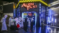 Dalam reopening Trans Studio Cibubur hari ini ratusan anak yatim diberikan tiket gratis untuk menikmati sejumlah wahana.