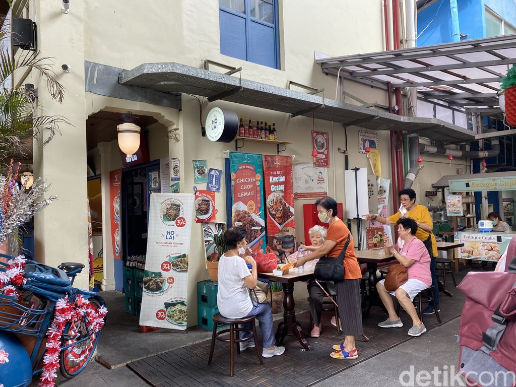 Kulineran di Petak Enam Bisa Cicip Curry Puff hingga Laksa Enak