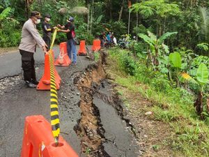 Curah Hujan Tinggi, Longsor Mulai Terjadi di Beberapa Titik Trenggalek