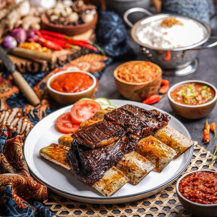 Mantul! Iga Bakar Empuk Berdaging Tebal Bisa Dinikmati di Sini