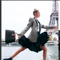 Putri Maria malah aktif sebagai model. Seperti penampilannya kali ini, Maria menjadi model untuk Louis Vuitton. Dia pun menjadi wajah baru untuk brand high-end tersebut.Foto: dok. Instagram/@olympiagreece