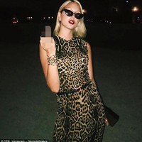 Dalam sebuah postingan Instagramnya, sang Putri Yunani itu mengulurkan jari tengahnya. Setelah itu dia dipaksa untuk menonaktifkan Instagramnya. Foto: Instagram - OlympiaGreece