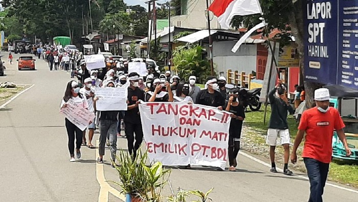 Massa demo terkait konflik patok wilayah di perkebunan Bolingongot, Bolaang Mongondow (Bolmong), Sulut. Medsos Twitter diramaikan dengan #SulutMenangis. (dok Istimewa)