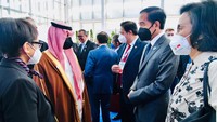 Bersama delegasi terbatas, Presiden Jokowi berangkat sekitar pukul 10.45 waktu setempat dari Hotel Splendide Royal dan tiba sekitar pukul 11.05. Presiden Jokowi tiba setelah Sultan Brunei Darussalam, Hassanal Bolkiah, yang hadir selaku Ketua ASEAN, dan sebelum Presiden Prancis, Emmanuel Macron. (Laily Rachev - Biro Pers Sekretariat Presiden)