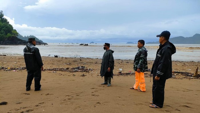 Nelayan Trenggalek Hilang Dihantam Ombak Saat Pulang Melaut