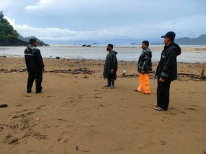 Nelayan Trenggalek Hilang Dihantam Ombak Saat Pulang Melaut