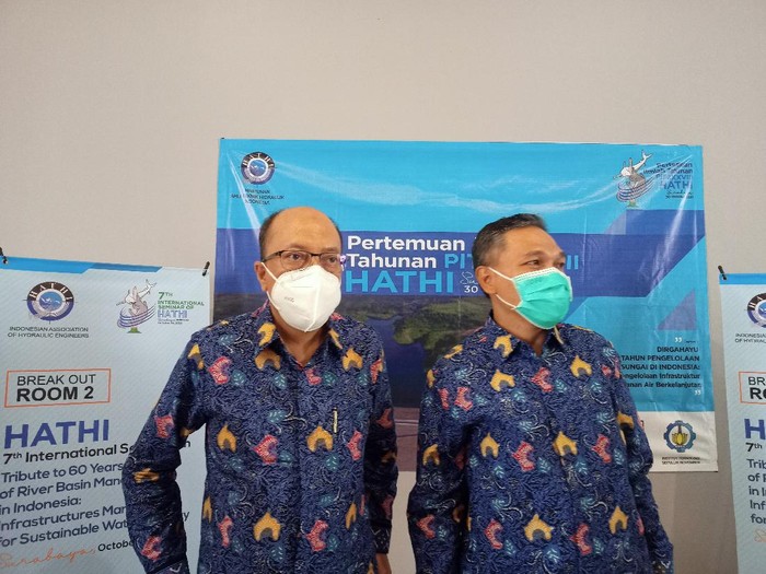 para ahli yang tergabung dalam Himpunan Ahli Teknik Hidraulika Indonesia (HATHI)