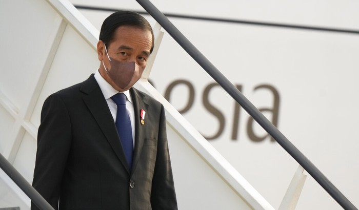 Pemimpin Dunia G20 Berdatangan di Roma, Jokowi Hadir Sejumlah pemimpin dunia menghadiri KTT G20 di Roma, Italia. Presiden Joko Widodo tampak hadir di tengah-tengah pertemuan elite global tersebut.
