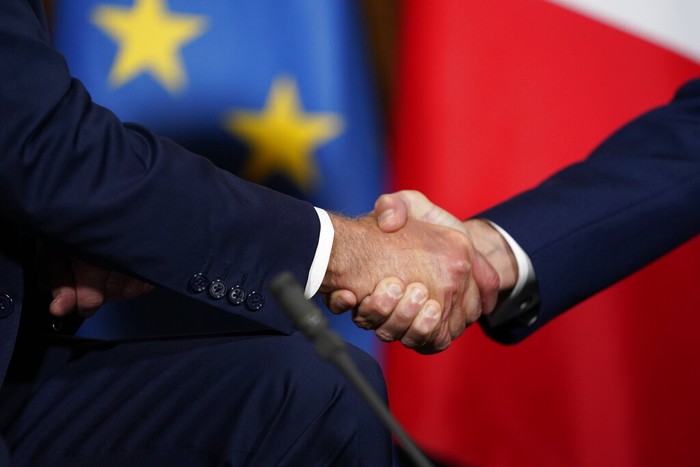 Pemimpin Dunia G20 Berdatangan di Roma, Jokowi Hadir Sejumlah pemimpin dunia menghadiri KTT G20 di Roma, Italia. Presiden Joko Widodo tampak hadir di tengah-tengah pertemuan elite global tersebut.