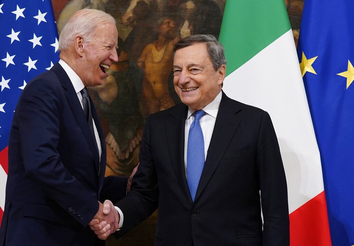 Sejumlah pemimpin dunia menghadiri KTT G20 di Roma, Italia. Presiden Joko Widodo tampak hadir di tengah-tengah pertemuan elite global tersebut.
