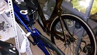 Sepeda yang dikendarai para pebalap top Italia tersebut sekitar 30.000 euro setiap sepeda. Harga untuk satu setang (handle bar) dapat mencapai 10.000 euro.