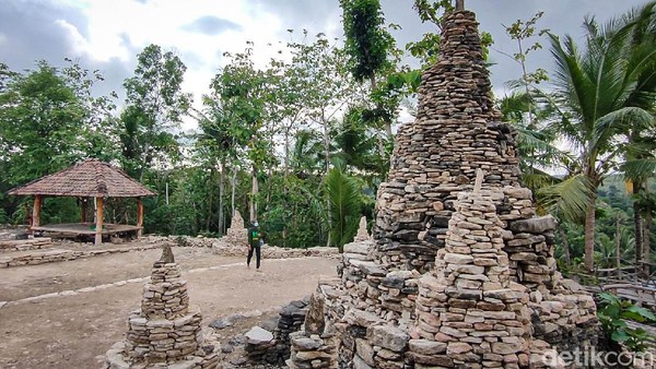 Candi-candi itu dibuat Sunardi tanpa alasan yang jelas. Ia mengaku hanya iseng untuk mengisi waktu luangnya selepas kerja menambang.