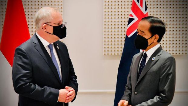 Presiden Joko Widodo melakukan pertemuan bilateral dengan Perdana Menteri Australia Scott Morrison, di Hotel Splendide Royal,  Roma, sebelum menghadiri KTT G20, Roma, 30 Oktober 2021. (Biro Pers Sekretariat Presiden/Laily Rachev)