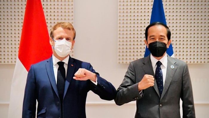 Presiden Jokowi mengadakan pertemuan bilateral dengan Presiden Prancis Emmanuel Macron. Kerja sama pertahanan hingga perubahan iklim dibahas kedua presiden. (Laily Rachev - Biro Pers Sekretariat Presiden)