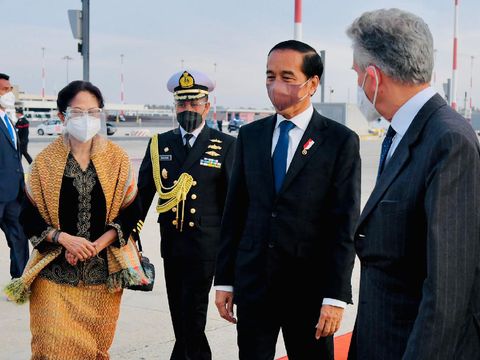 Rombongan Presiden Jokowi Tiba di Italia Dijemput Dubes RI untuk Italia R.A. Esti Andayani