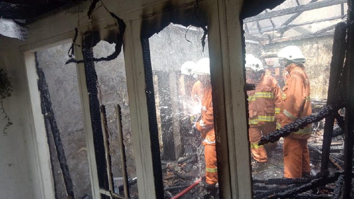 Rumah di Surabaya Terbakar Gegara Lupa Cabut Kabel Rice Cooker
