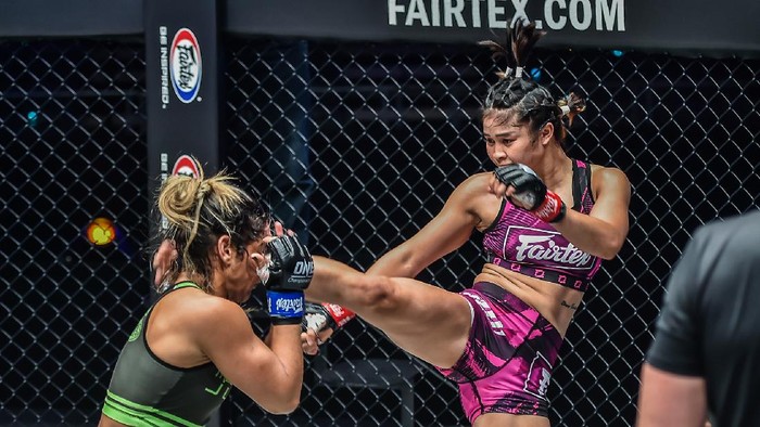 Sudah ada dua petarung wanita yang melaju ke final Grand Prix Atomweight ONE Championship. Mereka adalah Stamp Fairtex dan Ritu Phogat.