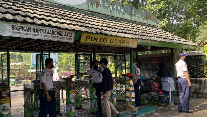 Suasana Ragunan, Sabtu (30/10)