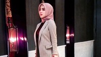 Tapi Syahrini masih tampil menginspirasi, kini dengan gaya hijabnya. Foto: dok instagram Syahrini