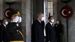 Perayaan Hari Republik di Turki, Foto Kemal Ataturk Diangkat Tinggi-tinggi
